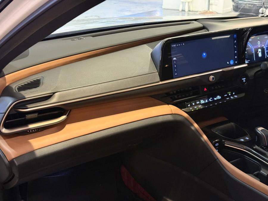 CROWN SPORT SUV Z HEV - Image 10